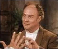 Dans "Zorro", comment s'appelle le serviteur muet et prétendu sourd ?