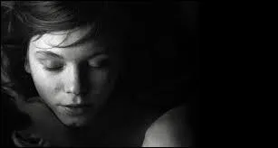 Que fait la tante après avoir enterré le cadavre de sa soeur et de son enfant ?