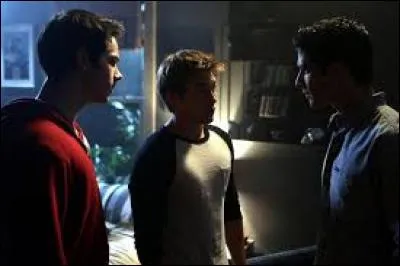 Par où Stiles, Liam et Scott entrent-ils dans Eichen House lorsqu'ils vont sauver Lydia ?