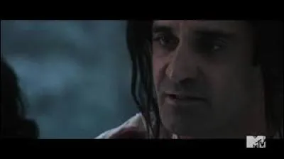 Qui était la bête à l'époque de Marie-Jeanne et avec quoi l'a-t-elle tuée ? Et qui est devenu l'un des docteurs ?