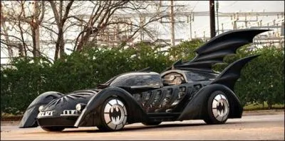 Ce modèle de Batmobile fut uniquement utilisé pour l'un des films de Batman ci-dessous. Lequel a eu ce privilège ?