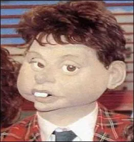 On le vit en 1993, pour la première fois, sur France 3. Didier Gustin lui prête sa voix et ce type peureux, râlant sans cesse, violemment repoussé par les femmes qu'il veut séduire, souvent méchant mais parfois bon copain, est une vraie vedette. De qui ----- est-il la parodie ?