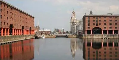 Marie Laforêt l'a associée à Manchester.