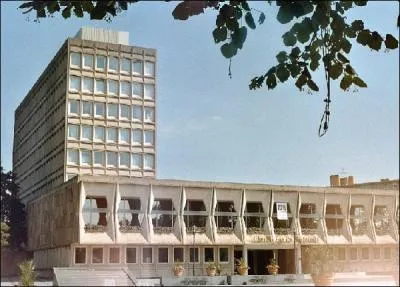Son clair de lune a été chanté par Bourvil.