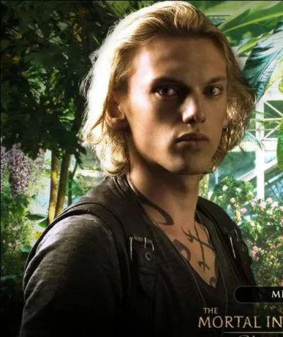 De qui tombe-t-elle amoureuse ?