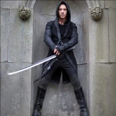 Valentin finit par dire à Jace qu'il est :