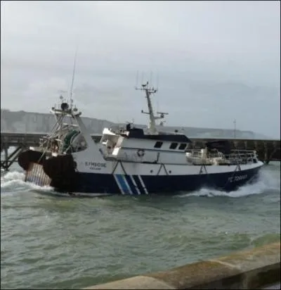 Dans la tempête, "La Symbiose" (FC xxx) est dans son élément ! De quel port sort ce chalutier ?