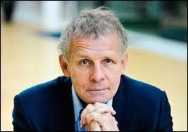 Ce journaliste a présenté le journal de 20h de TF1 pendant 21 ans, il s'agit de...