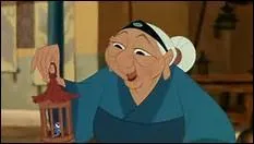 Qui est la vieille dame qui lui a donné son criquet chanceux ?