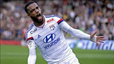 Combien Lacazette a-t-il mis de buts en Ligue 1 en 2014-2015 ?