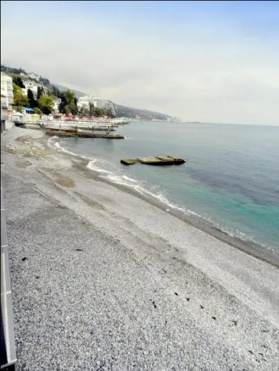 Sur quelle presqu'île du sud de l'Ukraine se trouve la station balnéaire de Yalta ?