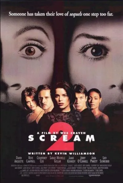 Qui tient le r&ocirc;le de la journaliste Gale Weathers dans le film "Scream 2" ?