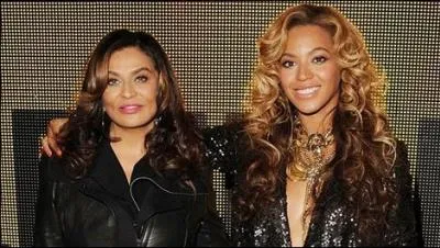 Comment s'appelle la mère de Queen B ?