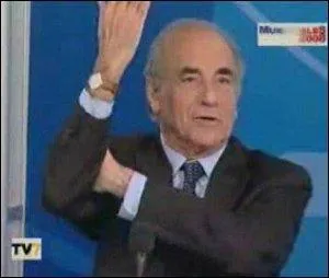 Malgré ses 78 ans et bien qu'on lui ait déjà dit de "se taire", J.P. Elkabach est toujours là ! Qui a refusé toutes ses demandes d'interviews durant la campagne présidentielle de 2007 ?