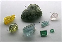 Cette espèce minérale peut se trouver sous différentes formes, y compris en minéraux de 18 tonnes. Si je vous dis Be3Al2Si6O18, vous me dites...