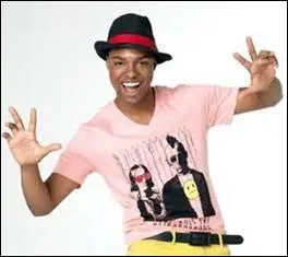 C'est le copain de Camila. Qui est-il ?