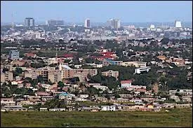 On y trouve l'Adabraka, Christianborg ou encore Airport Residential. Ebo Taylor vient de cette ville. On y voit le Mémorial de Kwame Nkrumah, c'est :