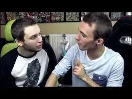 Comment s'appelle son ami ?