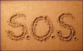 Quelle chanteuse a chanté "S.O.S" extrait de son premier album "Mini World" sorti en 2014 ?