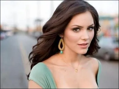 Quel est le nom de l'actrice ?