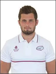 Comment s'appelle ce demi d'ouverture ?