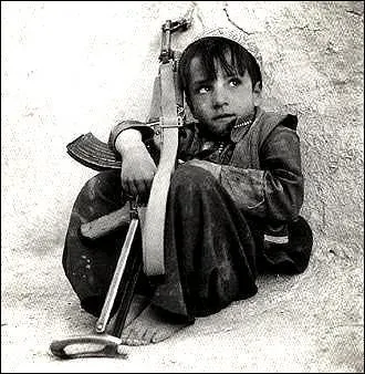 Juillet : Youpi la fête continue ! Toujours pas de morts célèbres donc une citation sur la mort. Qui a chanté : ''Il faut dire à tout esprit naissant qu'aucune cause ne vaudra jamais la mort d'un innocent'' ?