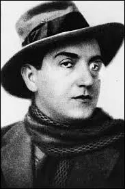 Août : Quel domaine a rendu célèbre Fritz Lang ?