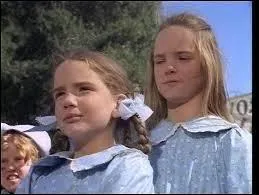 Quel personnage a écrit le livre ayant permis la réalisation de la série ?