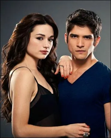 C'était Allison Argent. Elle se fait tuer par un Oni (un esprit maléfique) et meurt dans les bras de son grand amour, Scott McCall. Quel est le nom de cette série ?