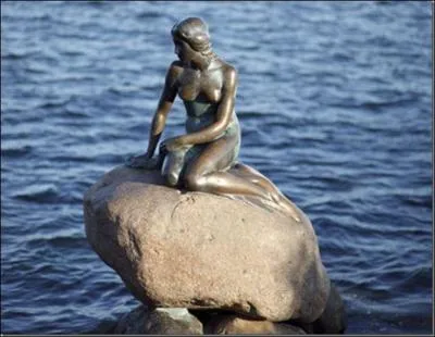 Où se trouve la statue de la Petite Sirène ?