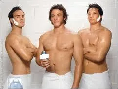 Laquelle de ces marques de produits d'hygiène masculine utilise le fameux slogan "Pour nous les hommes" ?