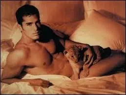 Lorsque l'on dit "Ça sent l'homme", cela équivaut à l'expression synonyme :