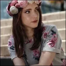 Lucy ne peut s'empêcher de pleurer en entendant le mot "sourire". Pourquoi ?