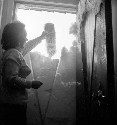 Le 6 mars au matin tout est enfin fini ! le déneigement commence, la journée passe et : "Oh désespoir, oh pays de fous ! une tempête s'abat le 7 mars". Le maire de Montréal, Jean Drapeau incite alors les Montréalais à...