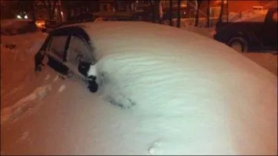 Mais ce record a été battu au 21e siècle ! Est-ce vrai ? Et la photo est-elle de la tempête du siècle ? (observez bien la photo)