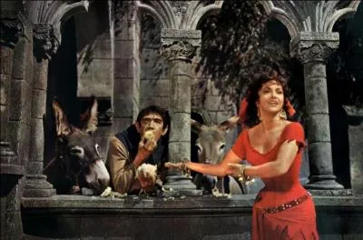 Qui chantait, à son tour, "Oh Lucifer, Oh laisse-moi rien qu'une fois, glisser mes doigts dans les cheveux d'Esmeralda" ?