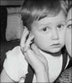 Il a joué dans "Les Vacances de Mr. Bean" et dans "Kaamelott". C'est sûr, c'est :