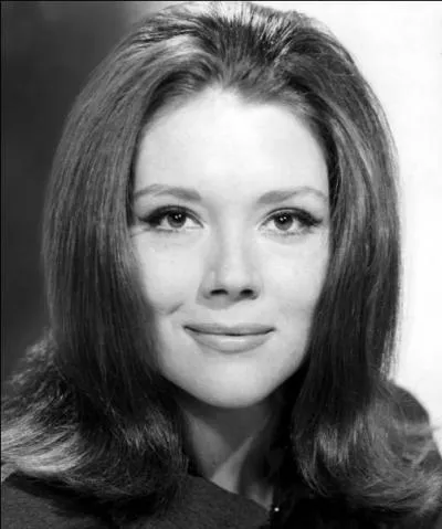Comment s'appelle l'actrice qui joue Emma Peel ?