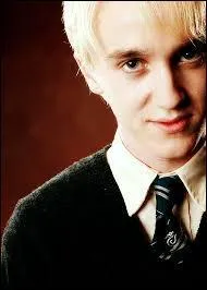 Complétez cette phrase avec le bon adjectif : "Malefoy était (...) que Buck se soit enfui."