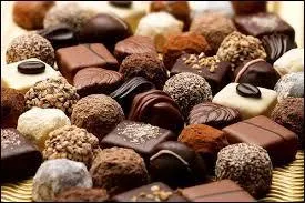 Compétez cette phrase : "Alors qu'ils prenaient le (...) morceau de chocolat que Madame Pomfresh leur tendait, ils entendirent des hurlements de colère."