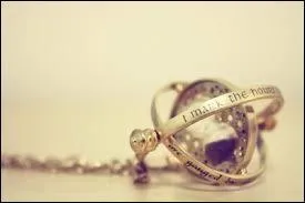 Quelle heure était-il quand Dumbledore prononça cette phrase : "Cette porte a été verrouillée depuis que j'ai quitté l'infirmerie il y a dix minutes." ?