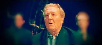 Complétez cette réplique de Fudge : "Nous pourrions peut-être poster des (...) aux entrées de l'école."