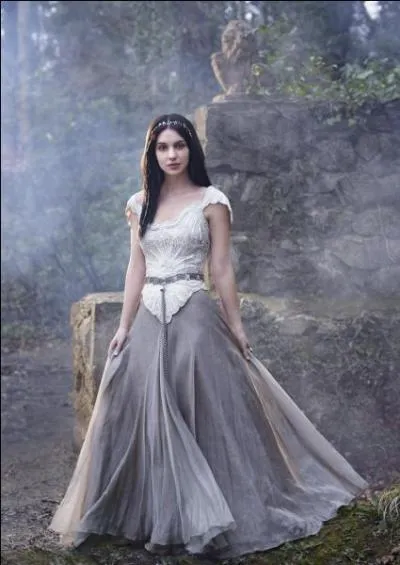 De quelle couleur est la robe de Mary quand elle perd son bébé ?