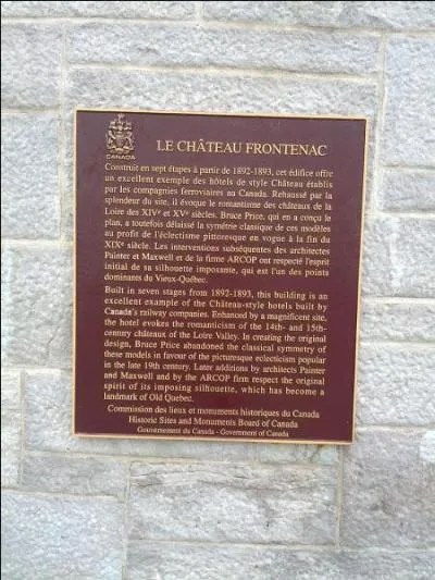 Qu'est-ce qu'évoque le château selon la plaque commémorative du château ?