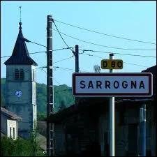 Nous entrons dans Sarrogna. Commune Jurassienne, elle se trouve en région ...