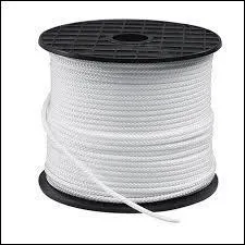 Comment s'appelle ce fil qui permet de faire coulisser une corde ?