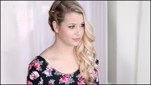 Comment s'appelle-t-elle sur YouTube ?