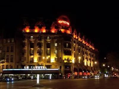 Qui organisa la vente aux enchères du Lutetia ?