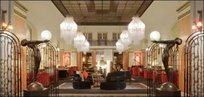 Reculons dans le passé et regardons la magnifique entrée du légendaire bar du Lutetia. Quels sont les sculpteurs qui se succèdent au Lutetia lors de la première partie du XXe siècle ?