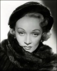 En 1978, il est aux côtés d'une des plus grandes actrices de l'histoire du cinéma pour "C'est mon gigolo" : qui est-elle ?